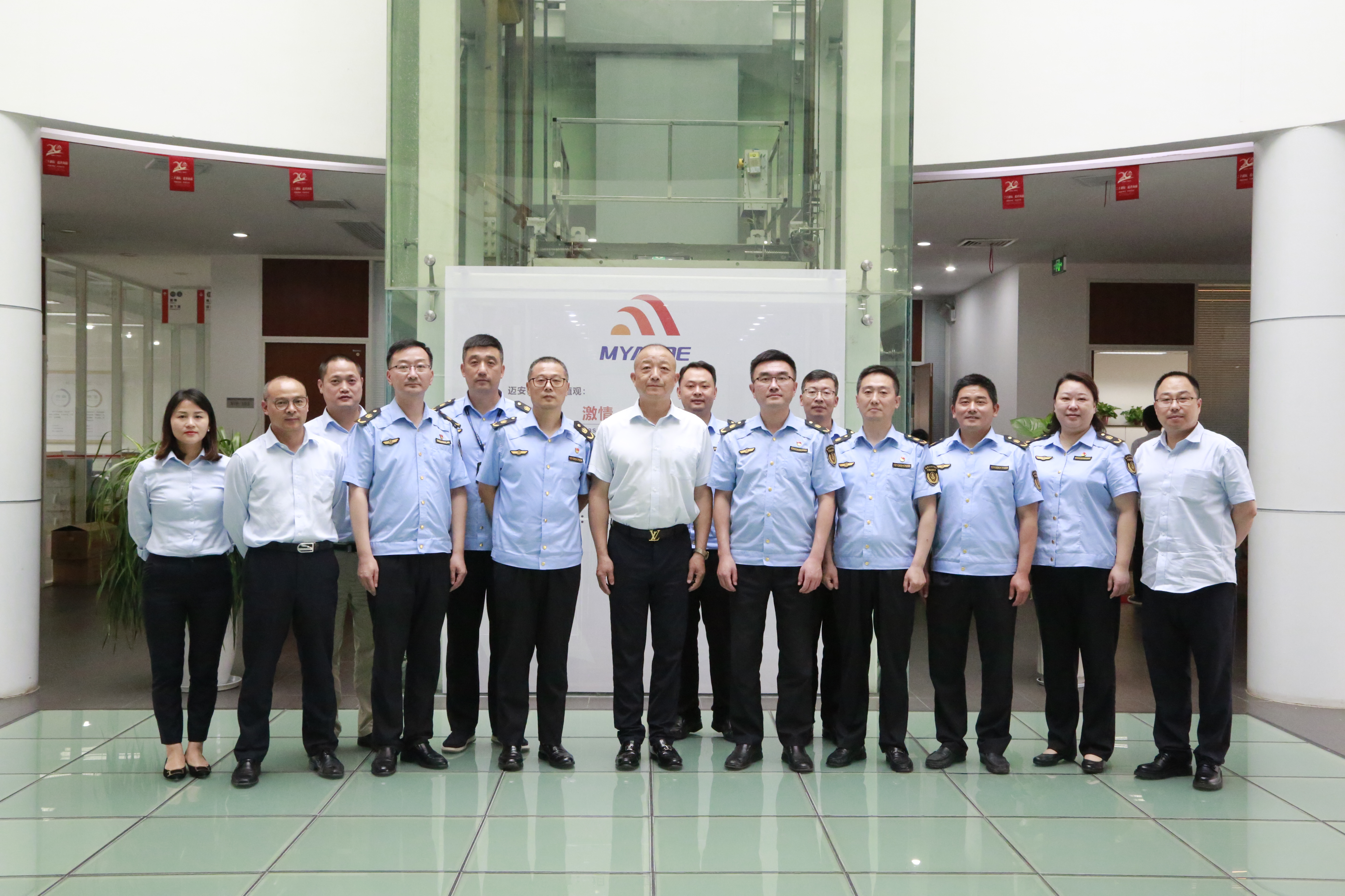 與交通運輸執法隊開會研討