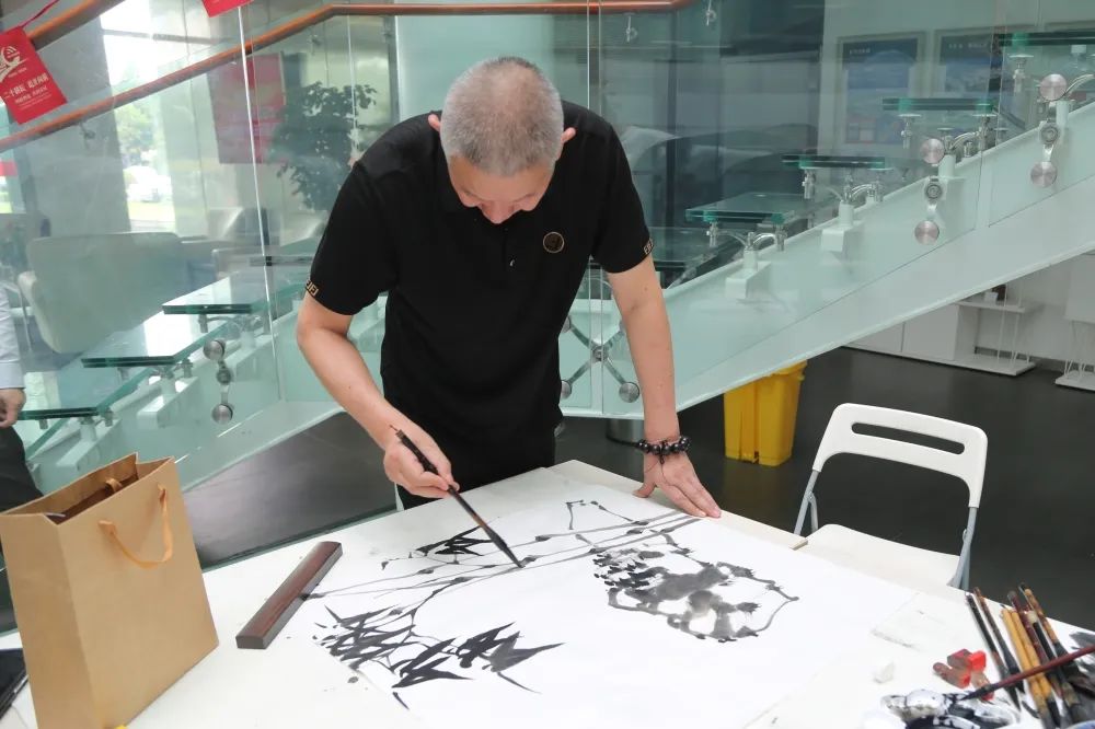 邗江政協藝術家慶賀邁安德二十耕耘